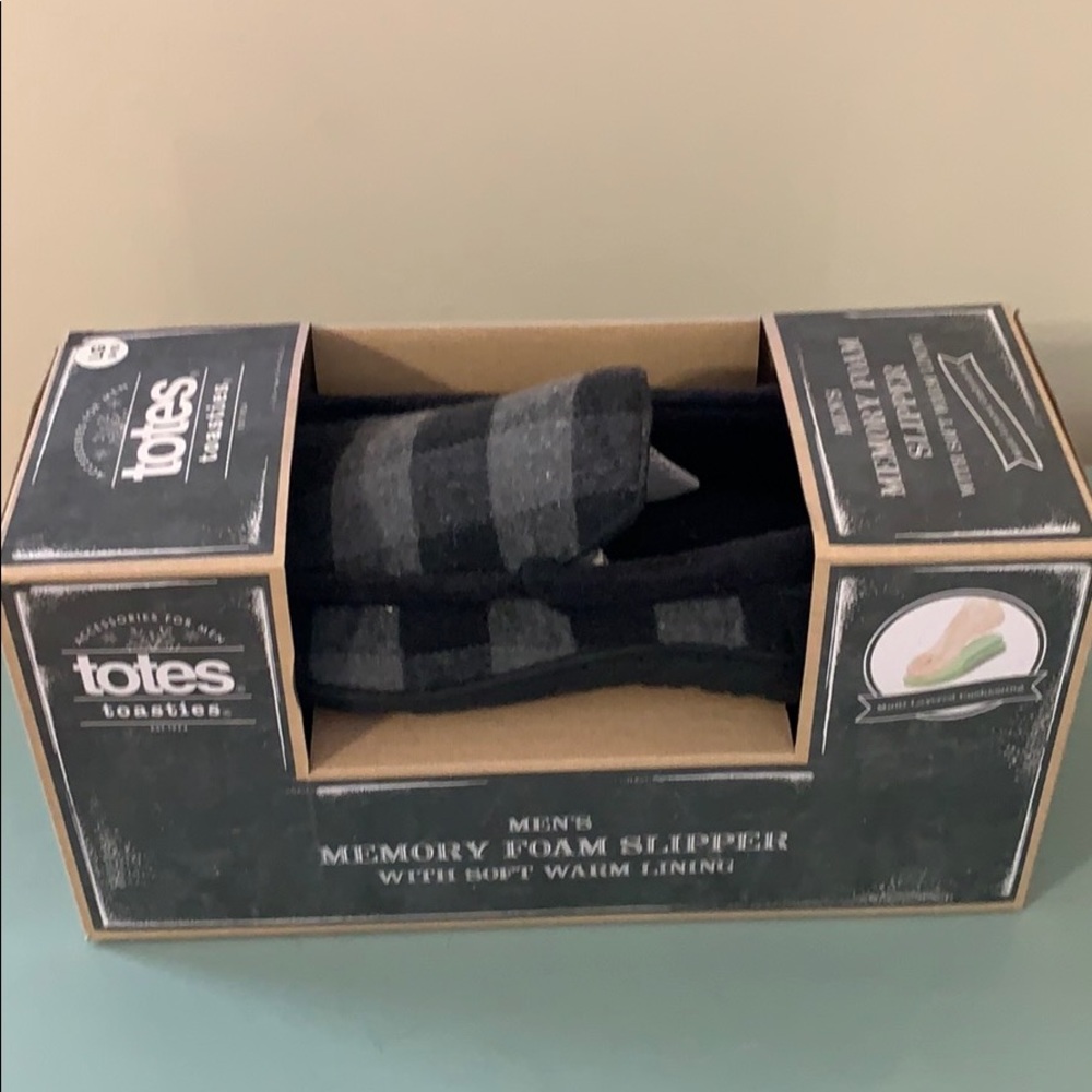 Totes men’s slippers